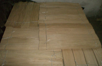 Placage en bois adapté aux besoins du client de cendre de Brown parquetant la coupe droite fine de couronne